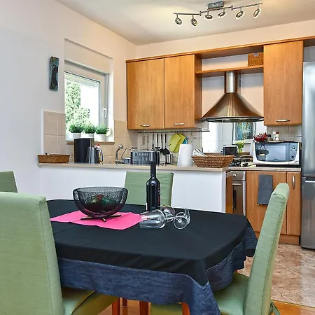 Karolina 2343 Apartamento Pula