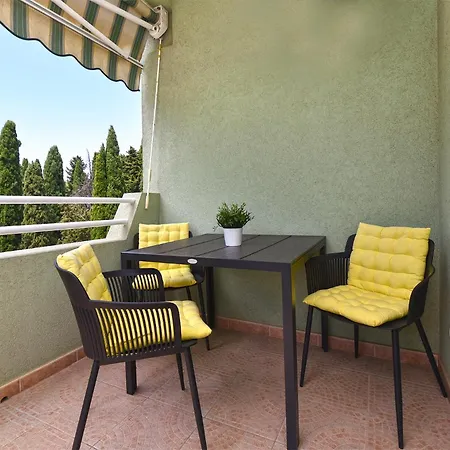 Karolina 2343 شقة بولا