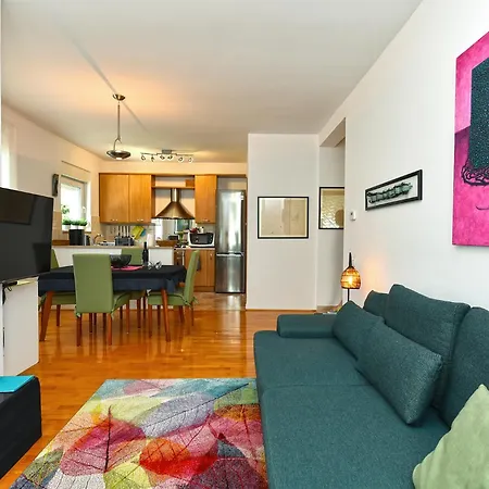 Karolina 2343 شقة بولا