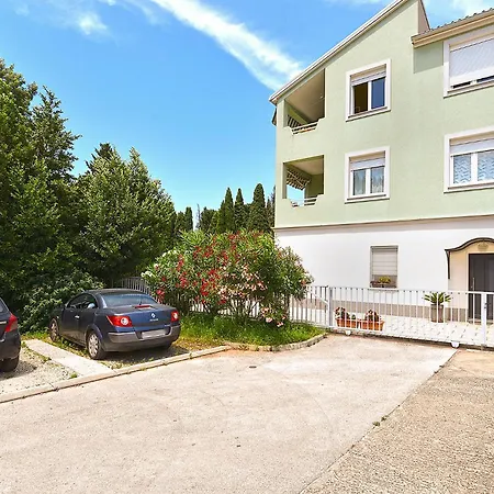 Karolina 2343 Lägenhet Pula